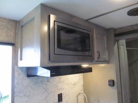 New Shadow 3H LQ w/ 9' Shortwall and Manual Slide Out Horse Trailer