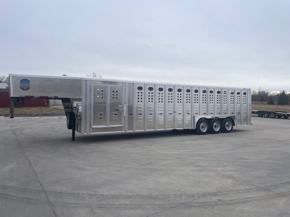 New 2026 Merritt Equipment Cattle Baron 32ft x 8ft Triple 8k axles Aluminum Livestock trailer