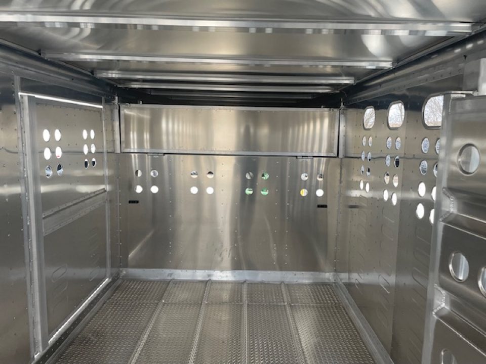 New 2026 Merritt Equipment Cattle Baron 32ft x 8ft Triple 8k axles Aluminum Livestock trailer