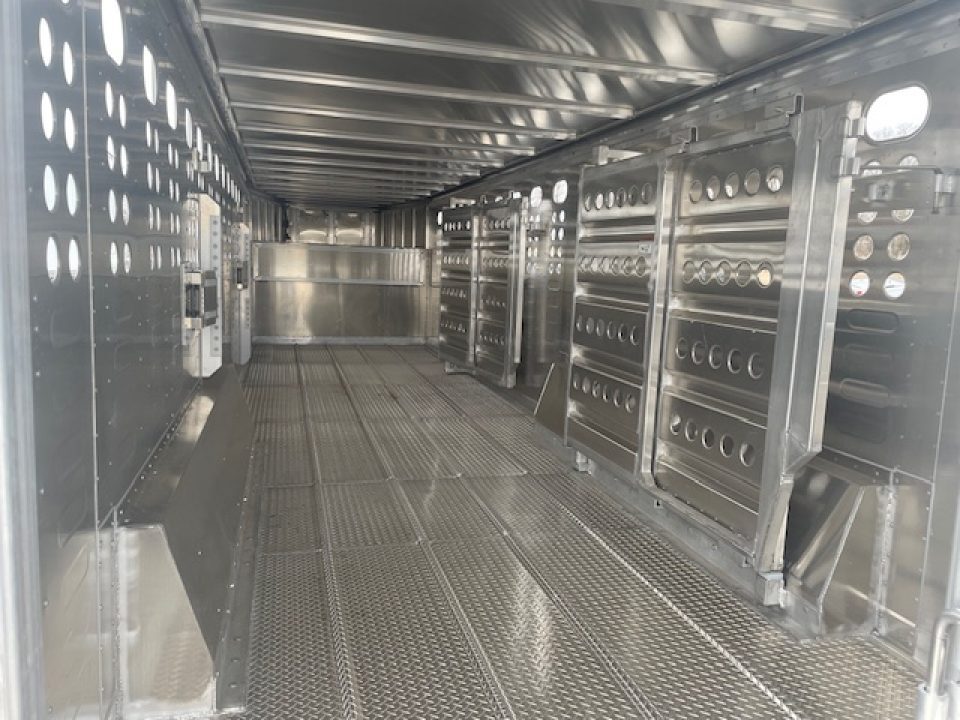 New 2026 Merritt Equipment Cattle Baron 32ft x 8ft Triple 8k axles Aluminum Livestock trailer