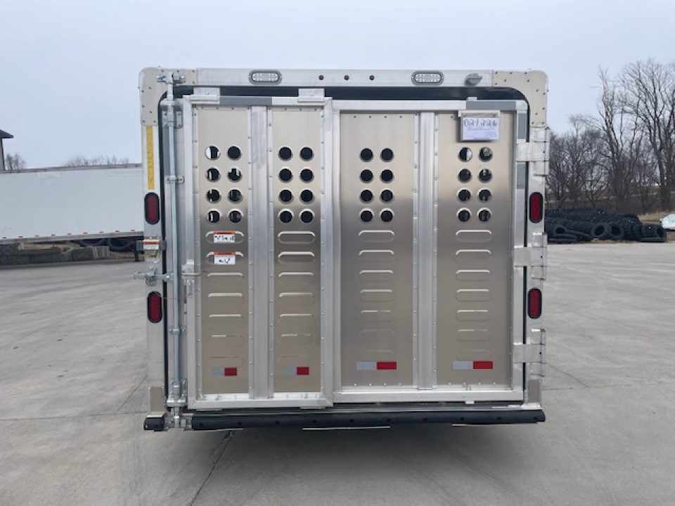 New 2026 Merritt Equipment Cattle Baron 32ft x 8ft Triple 8k axles Aluminum Livestock trailer