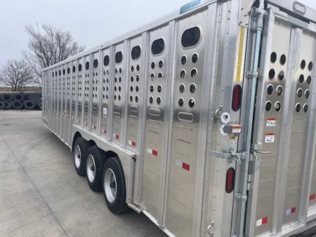 New 2026 Merritt Equipment Cattle Baron 32ft x 8ft Triple 8k axles Aluminum Livestock trailer