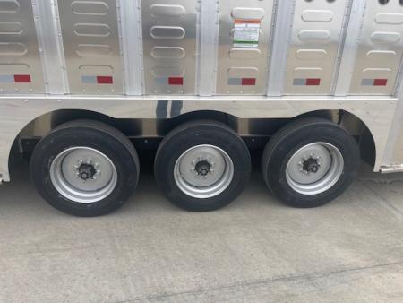 New 2026 Merritt Equipment Cattle Baron 32ft x 8ft Triple 8k axles Aluminum Livestock trailer