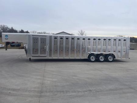 New 2026 Merritt Equipment Cattle Baron 32ft x 8ft Triple 8k axles Aluminum Livestock trailer