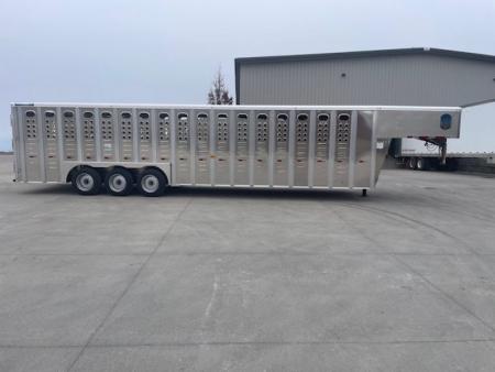 New 2026 Merritt Equipment Cattle Baron 32ft x 8ft Triple 8k axles Aluminum Livestock trailer