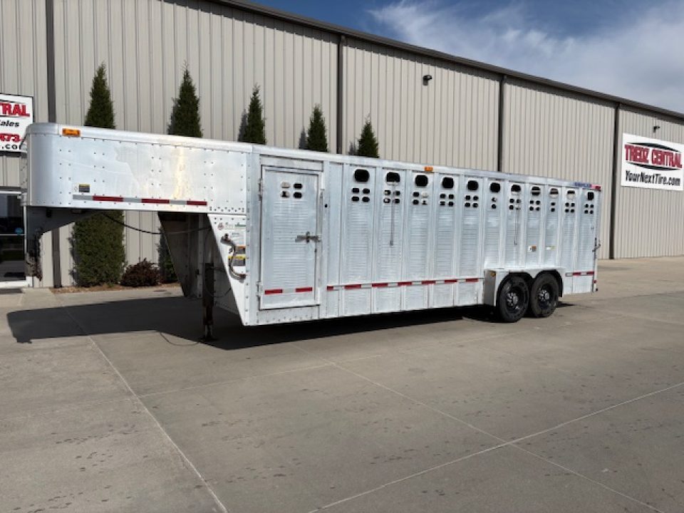 Used 2005 Wilson 7x24ft Aluminum Livestock Trailer