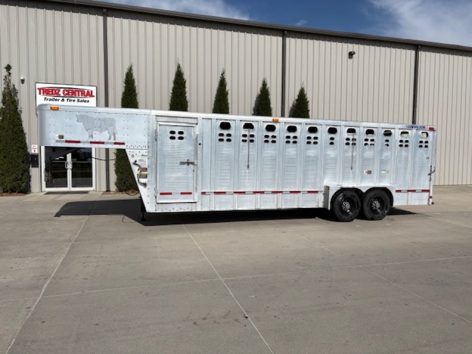 Used 2005 Wilson 7x24ft Aluminum Livestock Trailer