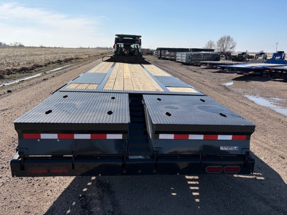New 2026 Buckshot MFG Bolt 30R Deckover 102x30ft Gooseneck Flatbed 10k axles Deckover Trailer
