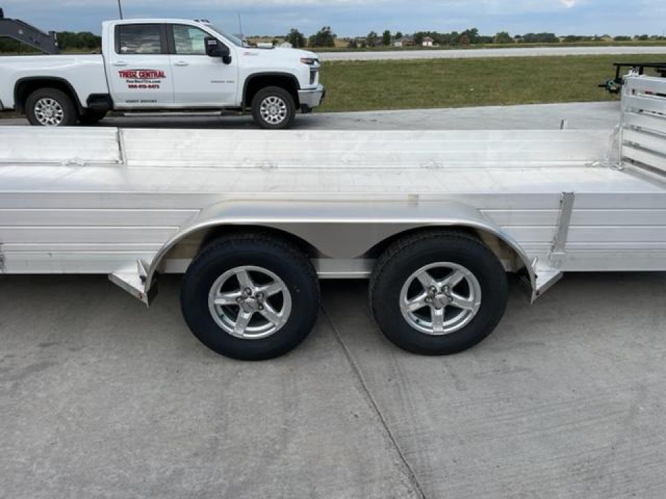 New 2024 Aluma 8120TA-EL-R-BT-SR Solid 12 inch sides Bifold Tailgate 81"x20ft