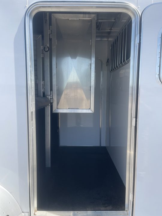 Used 2006 Featherlite Trailers 9406-6715 Horse Trailer