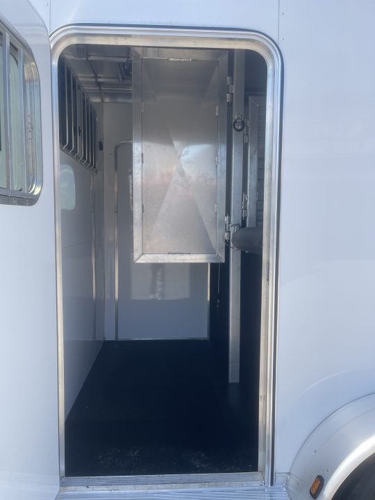 Used 2006 Featherlite Trailers 9406-6715 Horse Trailer