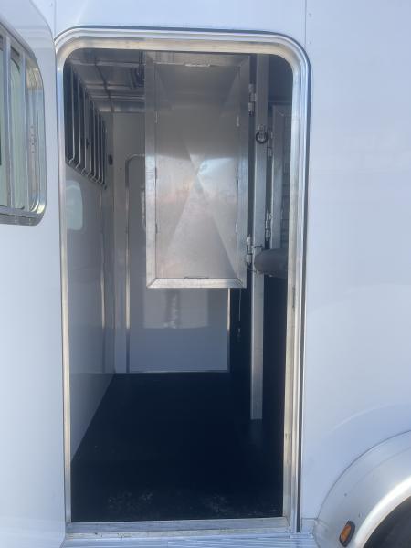 Used 2006 Featherlite Trailers 9406-6715 Horse Trailer