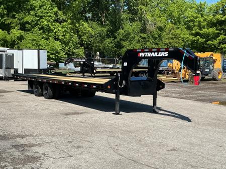 New 2026 PJ Trailers 102  x 32' Voyager Hydraulic Dovetail (LY) 25.9K GVWR Flatbed Trailer
