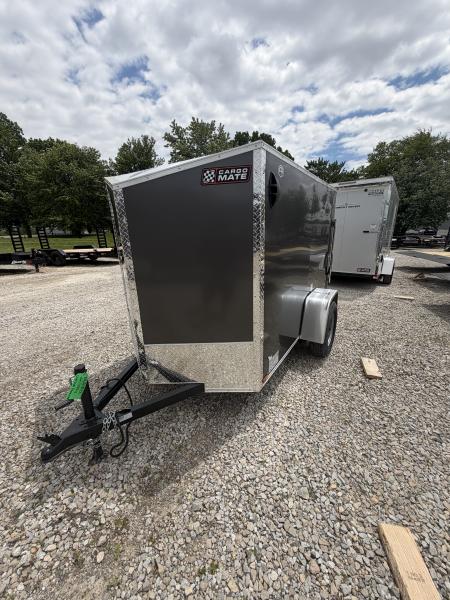 New 2027 CARGO MATE ENCLOSED EHECO58SA-24 5X8 SA RAMP DOOR (GVW:2990) CHARCOAL