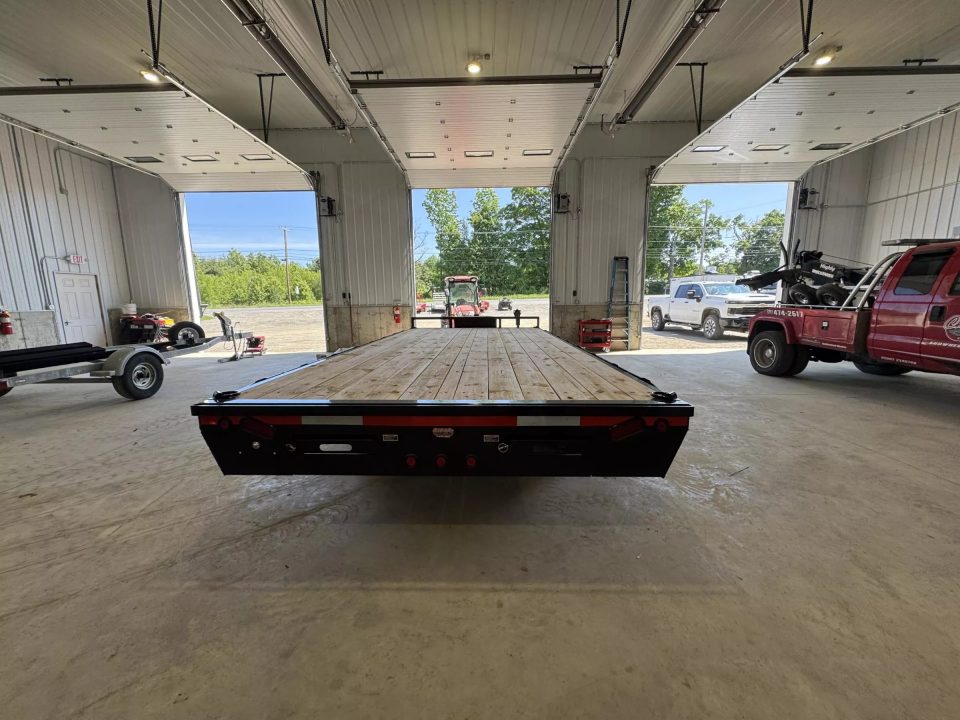 New 2025 Load Trail 102" X 18' DECK OVER PINTLE HOOK