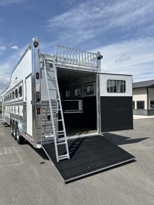 New 2027 Cimarron Norstar 8 Horse Trainer Trailer