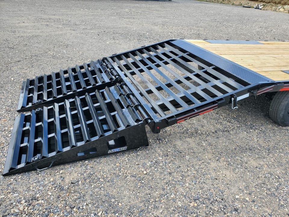 New 2026 Diamond C Trailers DEC207 / 102"X24' / 15500 GVWR