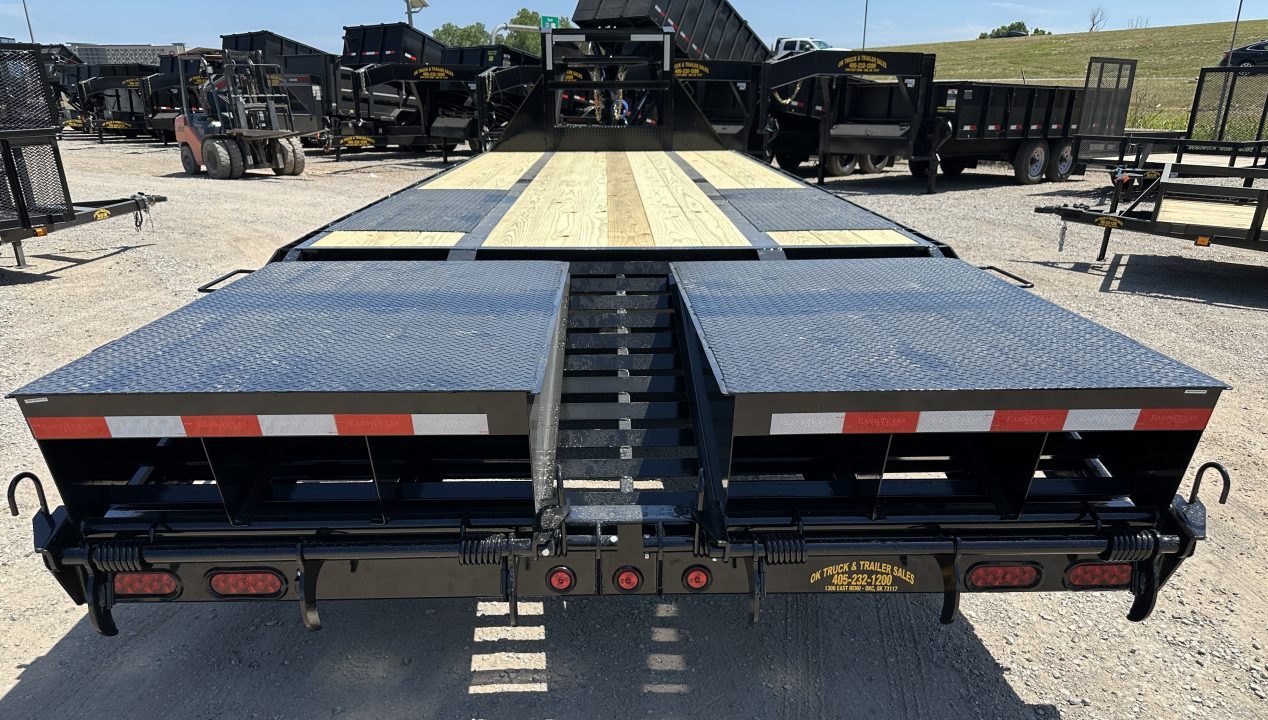 New 2026 East Texas Trailers 25' Tandem Dual Gooseneck Pierce Frame Macho Dove Tail Equipment Trailer