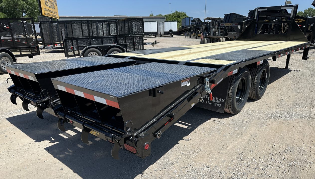 New 2026 East Texas Trailers 25' Tandem Dual Gooseneck Pierce Frame Macho Dove Tail Equipment Trailer