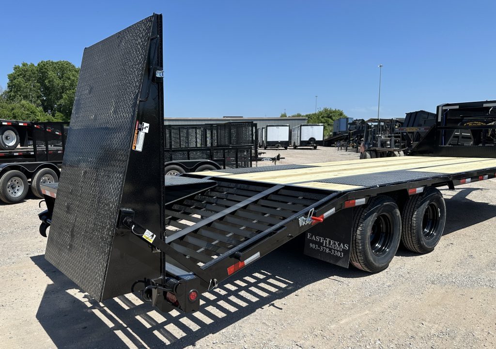 New 2026 East Texas Trailers 25' Tandem Dual Gooseneck Pierce Frame Macho Dove Tail Equipment Trailer