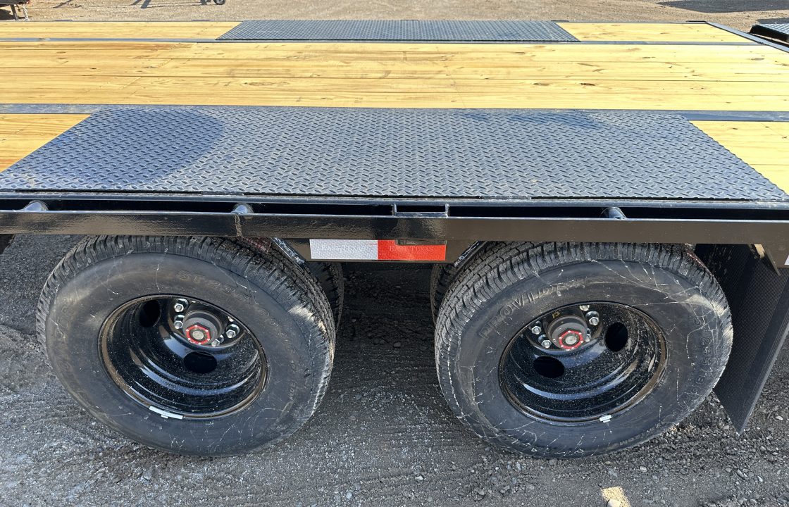 New 2026 East Texas Trailers 32' Tandem Dual Gooseneck Pierce Frame Macho Dove Tail Equipment Trailer