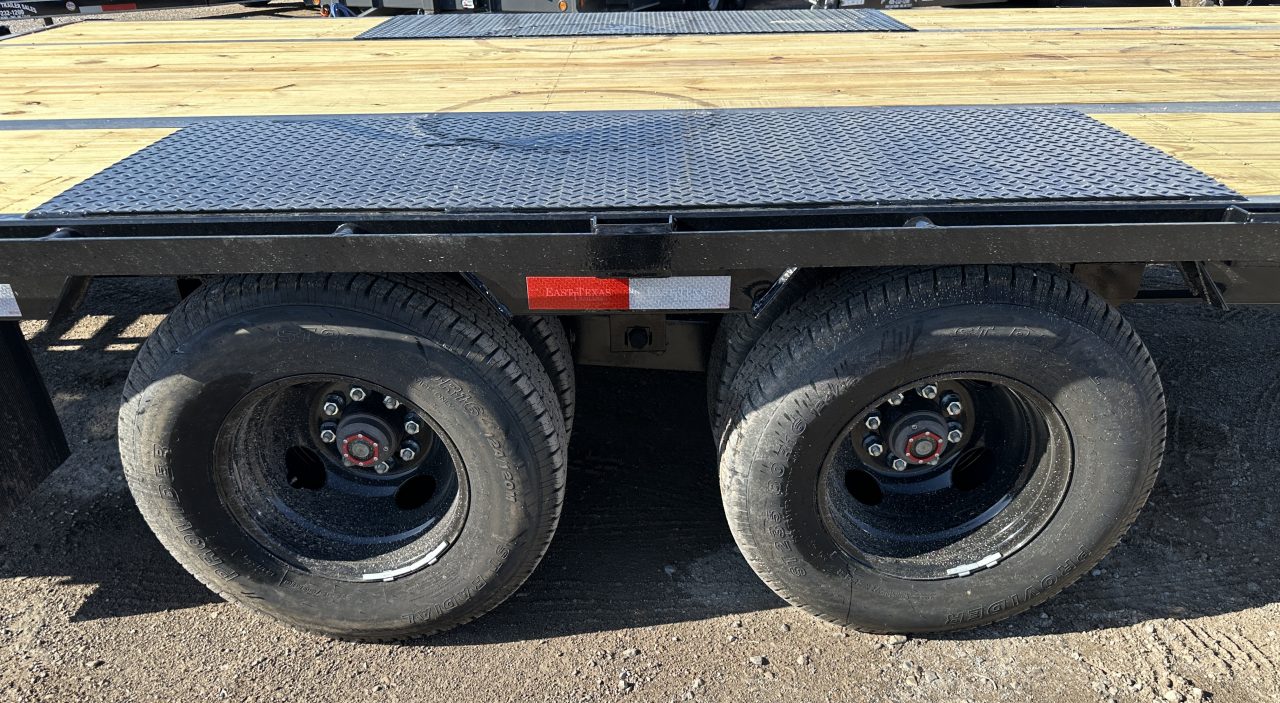 New 2026 East Texas Trailers 40' Tandem Dual Gooseneck Pierce Frame Macho Dove Tail Equipment Trailer