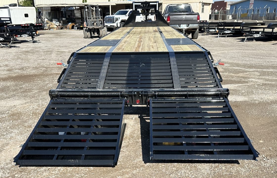 New 2026 East Texas Trailers 40' Tandem Dual Gooseneck Pierce Frame Macho Dove Tail Equipment Trailer