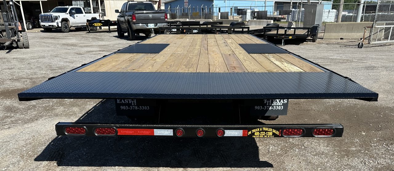 New 2026 East Texas Trailers 25' Tandem Dual Gooseneck Full Tilt Equipment Trailer