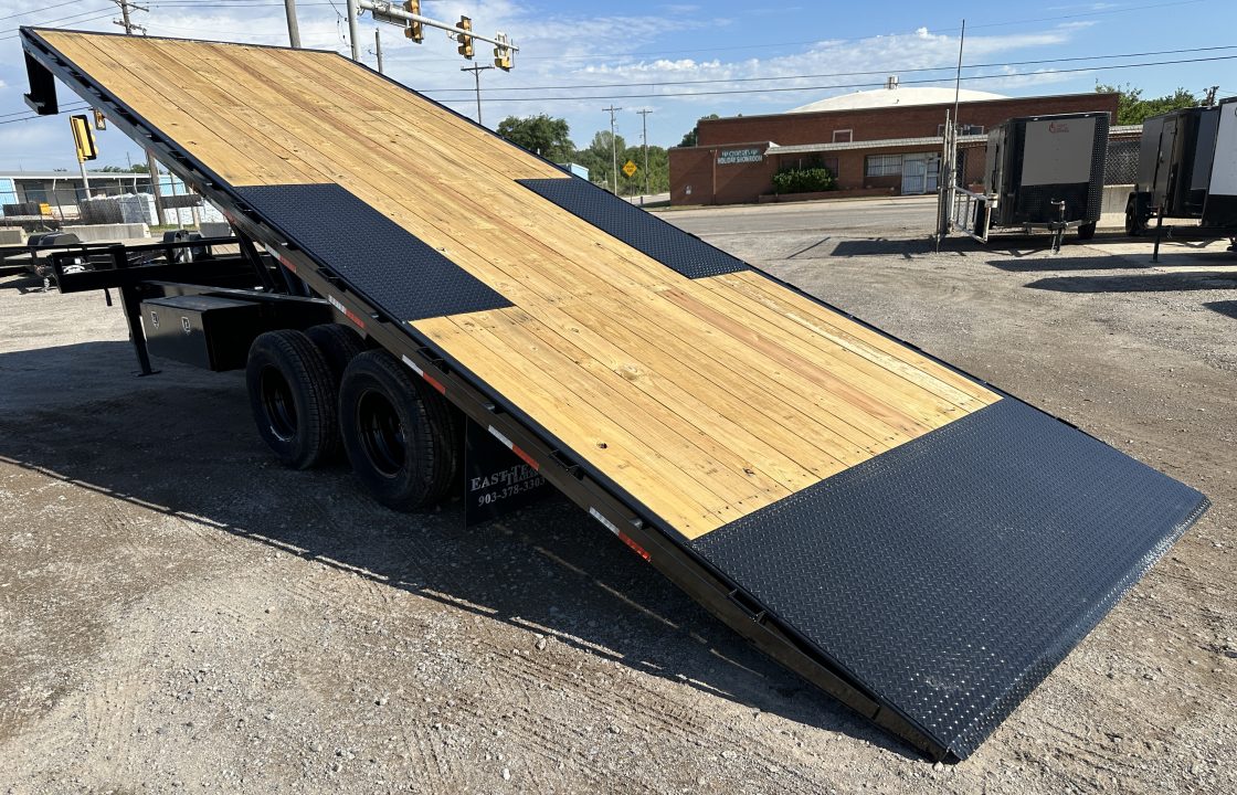 New 2026 East Texas Trailers 25' Tandem Dual Gooseneck Full Tilt Equipment Trailer