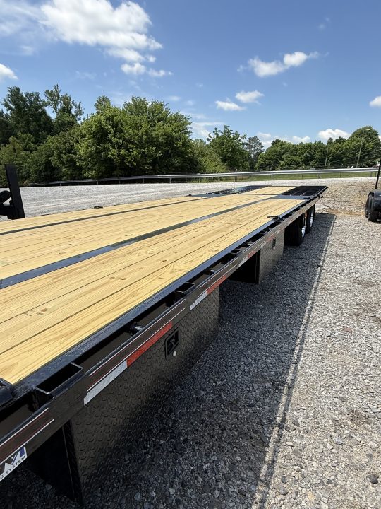 New 2026 Diamond C FMAX 212 35’ Flatbed Trailer, PACESETTER EDITION, HYD DOVETAIL, HYD JACKS, ALUMINUM 17.5 OUTER WHEELS, 18 PLY