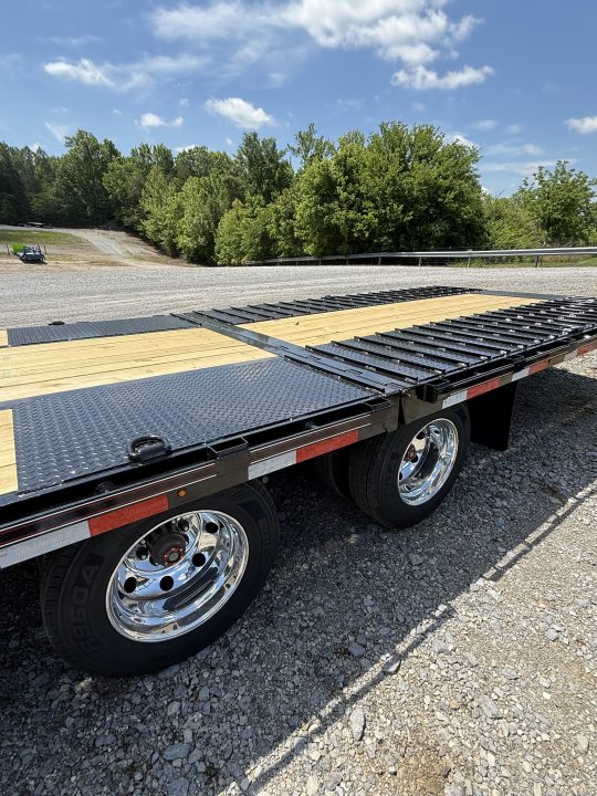 New 2026 Diamond C FMAX 212 35’ Flatbed Trailer, PACESETTER EDITION, HYD DOVETAIL, HYD JACKS, ALUMINUM 17.5 OUTER WHEELS, 18 PLY