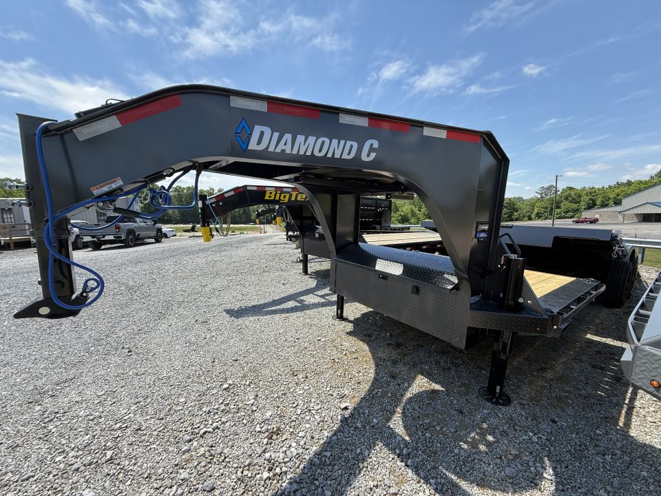 New 2026 Diamond C HXD 210 24’ Gooseneck Equipment Trailer, HYDRAULIC JACKS, 102” WIDE, DRIVE OVER FENDERS, 23K GVWR