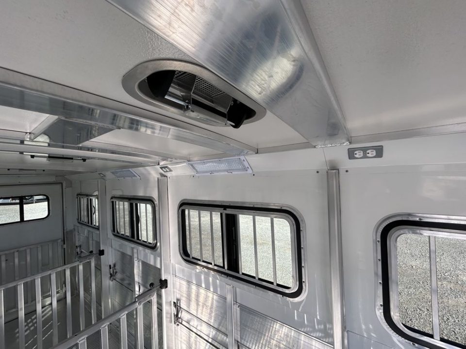 New 2026 Cimarron Trailers Showstar 307
