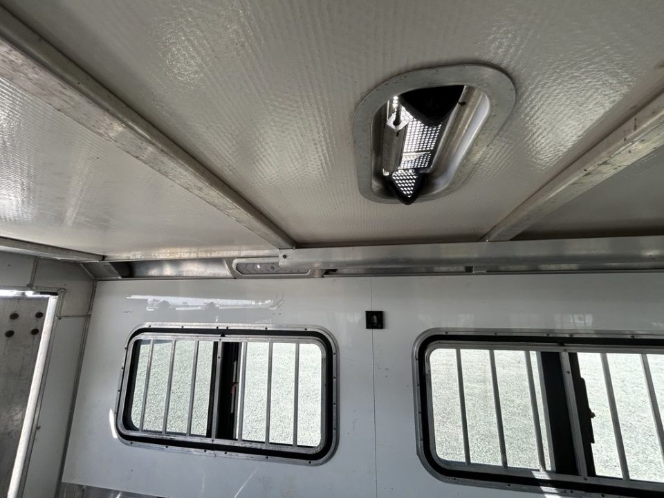 Used 2022 Cimarron Trailers Showstar 458