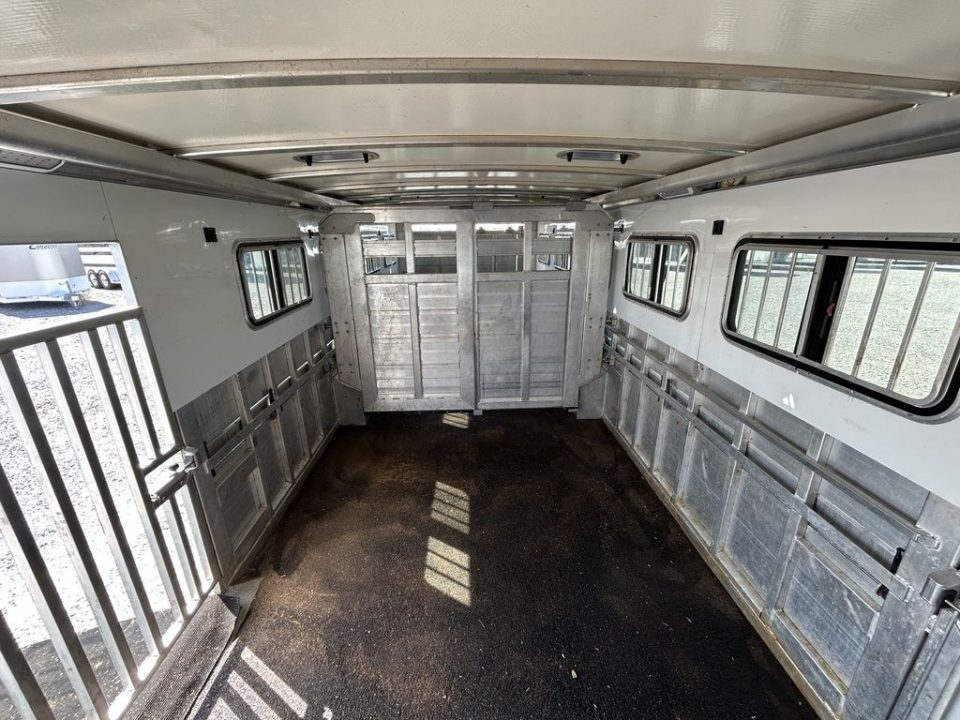 Used 2022 Cimarron Trailers Showstar 458