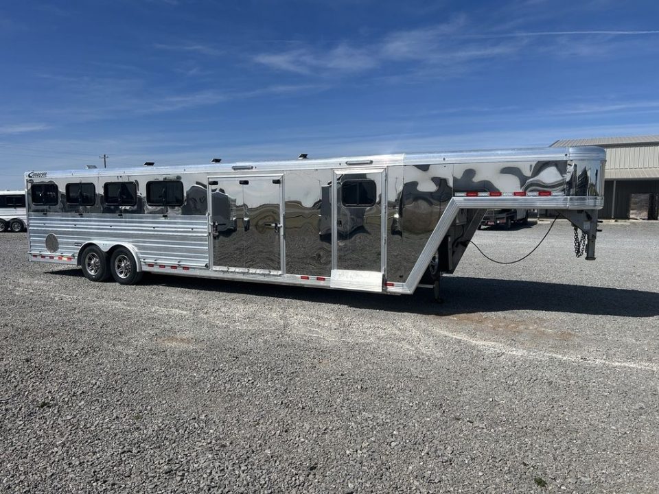 Used 2022 Cimarron Trailers Showstar 458