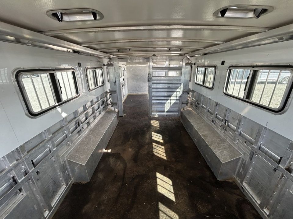 Used 2022 Cimarron Trailers Showstar 458