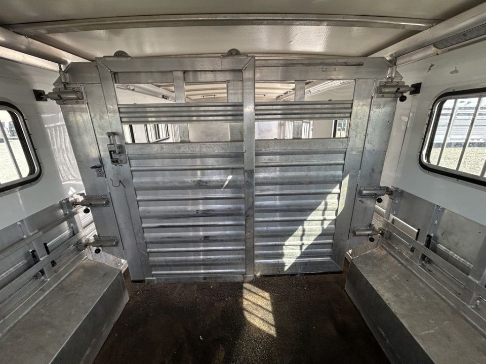 Used 2022 Cimarron Trailers Showstar 458