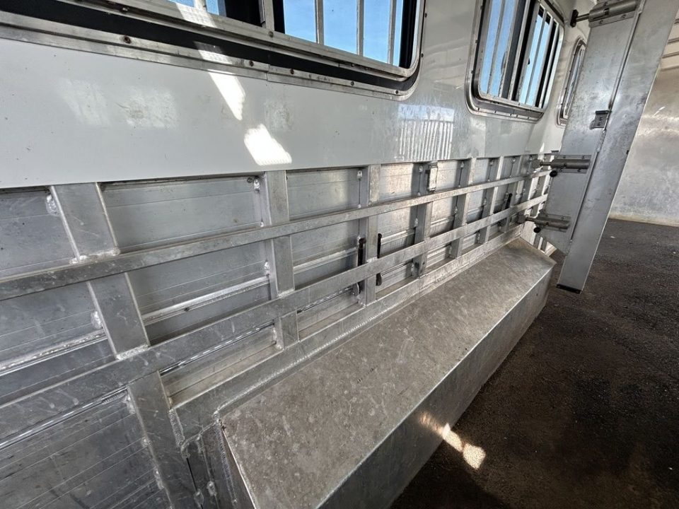 Used 2022 Cimarron Trailers Showstar 458