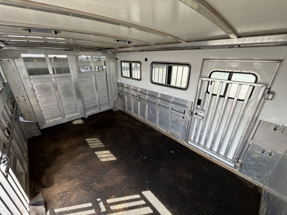 Used 2022 Cimarron Trailers Showstar 458