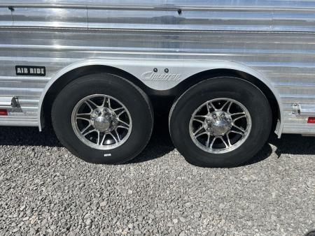 Used 2022 Cimarron Trailers Showstar 458