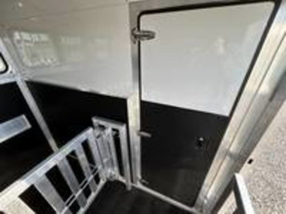 New 2026 Bar-M Trailers 6-pen 579