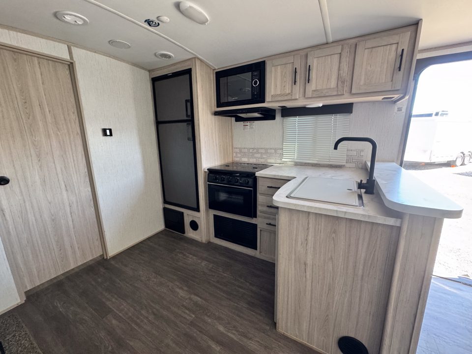 Used 2022 Shadow CAMPER Fifth Wheel