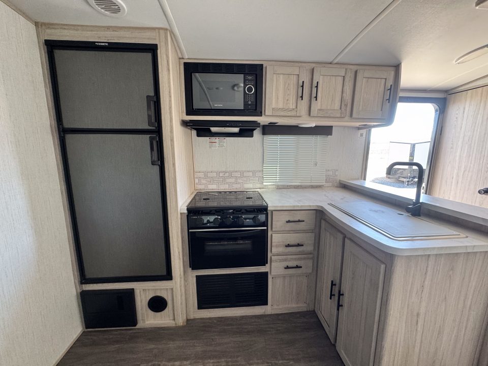 Used 2022 Shadow CAMPER Fifth Wheel