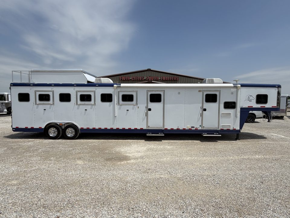 Used 2013 Sooner 6 Horse Living Quarters Midtack Horse Trailer
