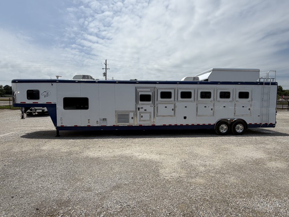 Used 2013 Sooner 6 Horse Living Quarters Midtack Horse Trailer