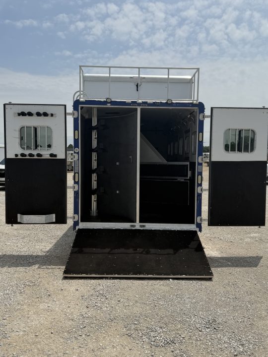Used 2013 Sooner 6 Horse Living Quarters Midtack Horse Trailer