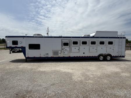 Used 2013 Sooner 6 Horse Living Quarters Midtack Horse Trailer