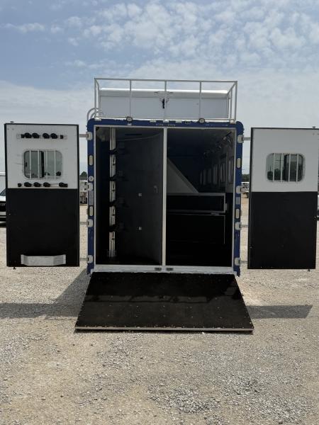Used 2013 Sooner 6 Horse Living Quarters Midtack Horse Trailer