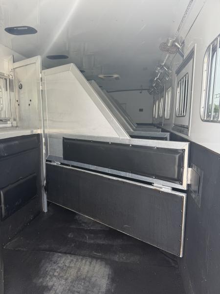 Used 2013 Sooner 6 Horse Living Quarters Midtack Horse Trailer